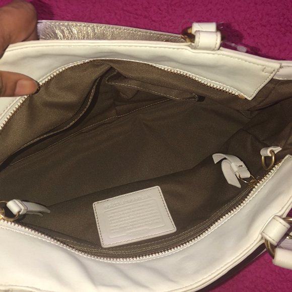 White Coach Bag - Picture 4 of 11